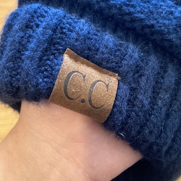 C.C. Exclusives Navy Fleece Lined Beanie EUC - Picture 5 of 5